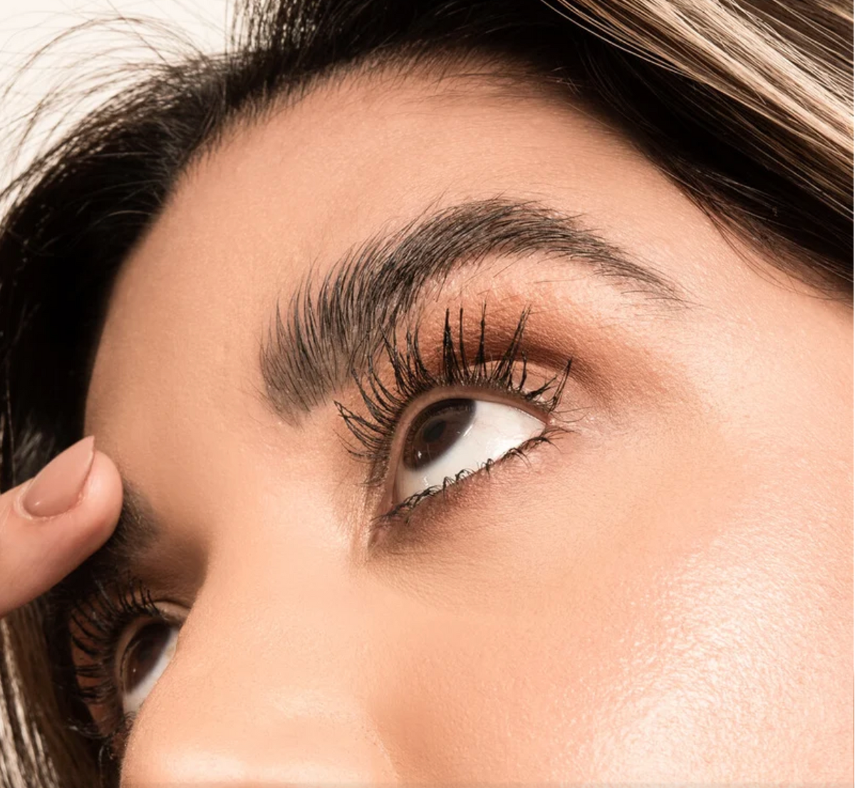 SUERO PARA PESTAÑAS Y CEJAS